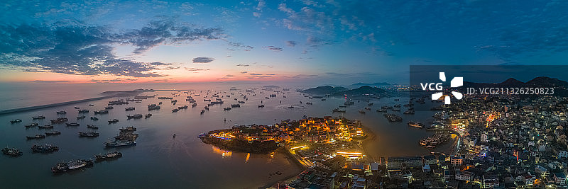 蓝调时刻的温岭小箬村大全景图片素材