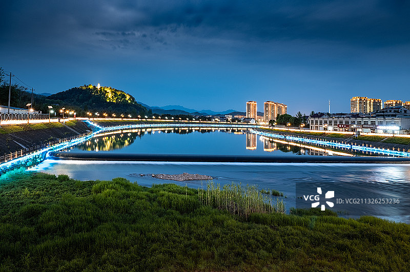 富阳新登镇葛溪夜景图片素材