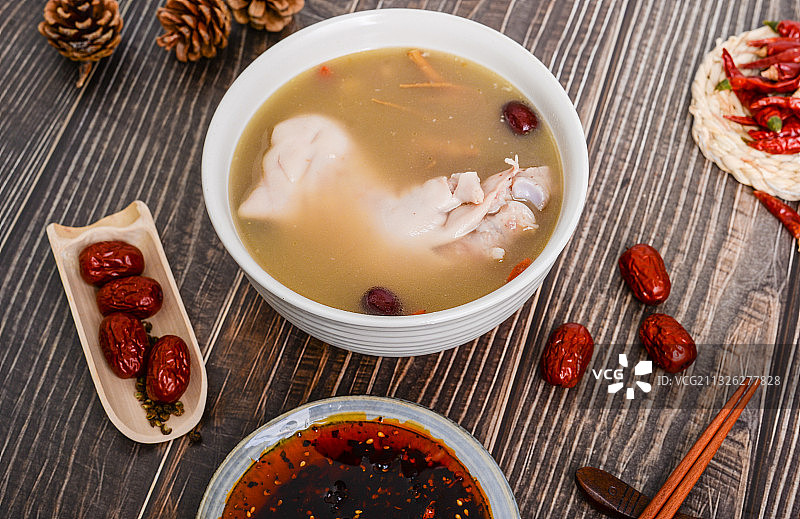 滋补蹄花汤图片素材