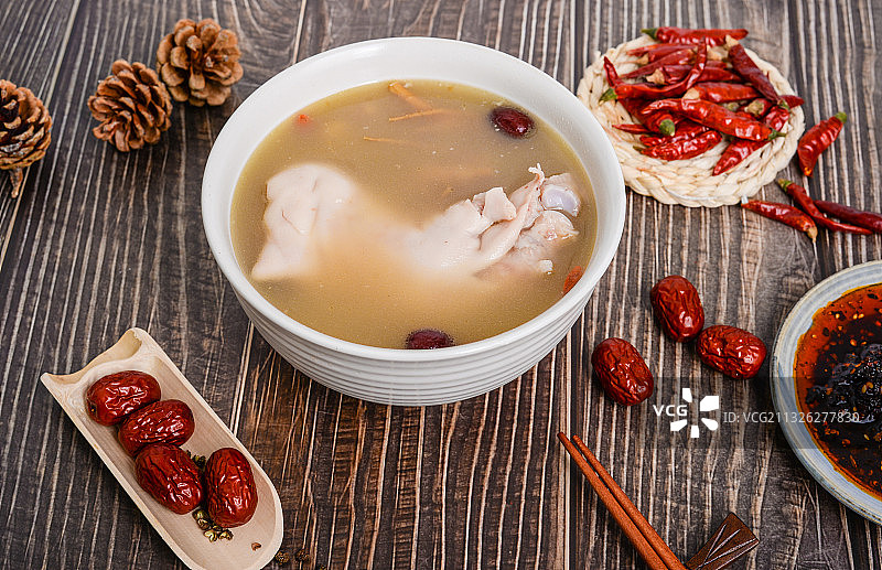 滋补蹄花汤图片素材