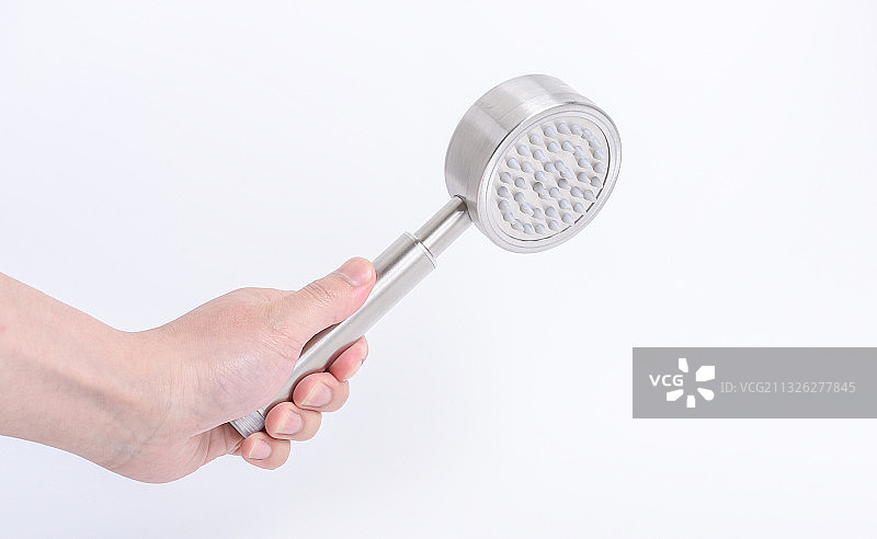 手拿花洒淋浴头图片素材