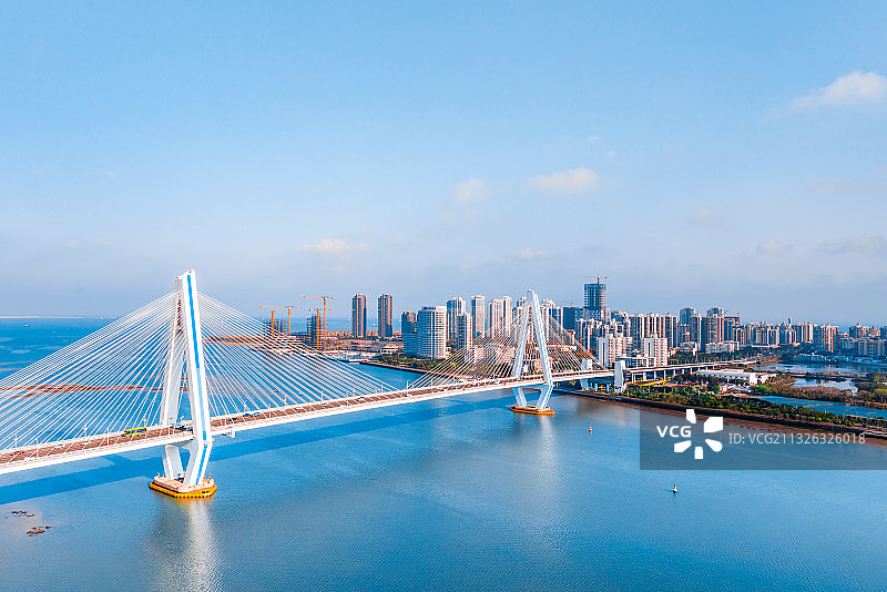 中国海南海口海甸河世纪大桥高视角晴天风光图片素材