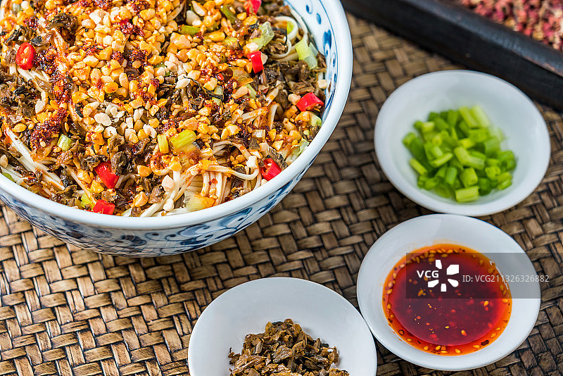中国四川宜宾美食——宜宾燃面图片素材