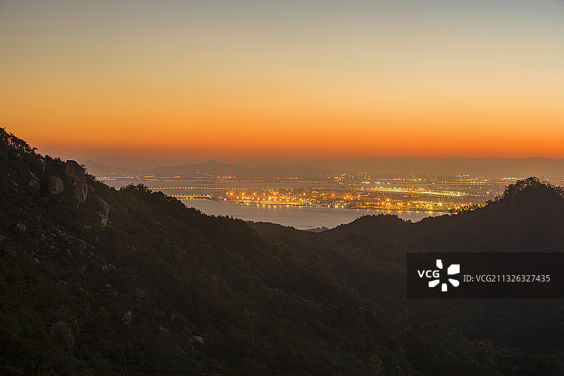 日出前的蔡尖尾山图片素材