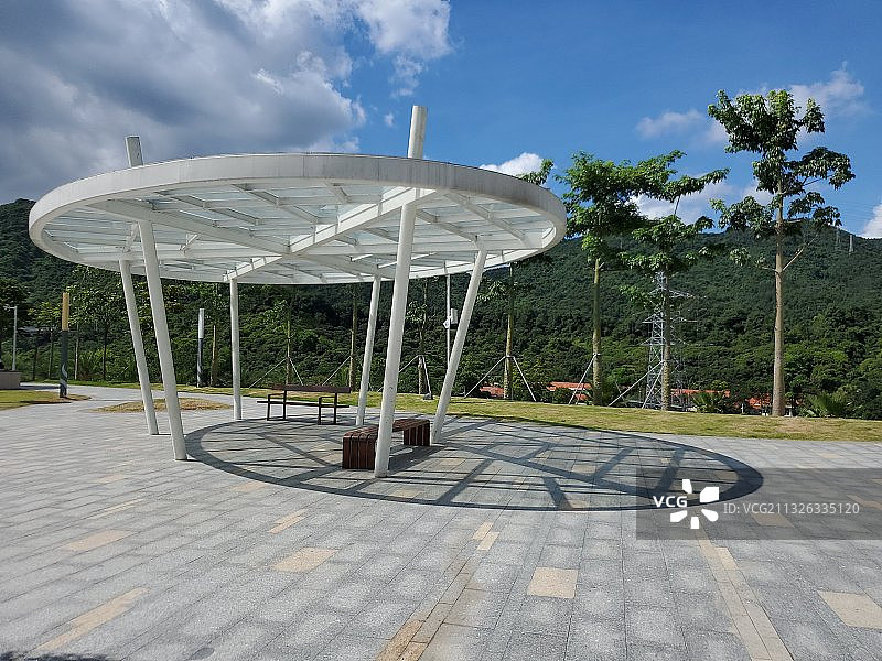 白石龙音乐主题公园白色亭廊构筑物图片素材