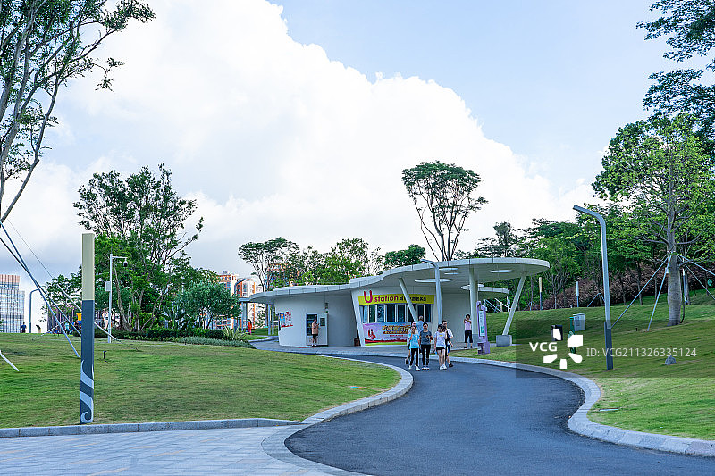 白石龙音乐主题公园白色亭廊构筑物图片素材