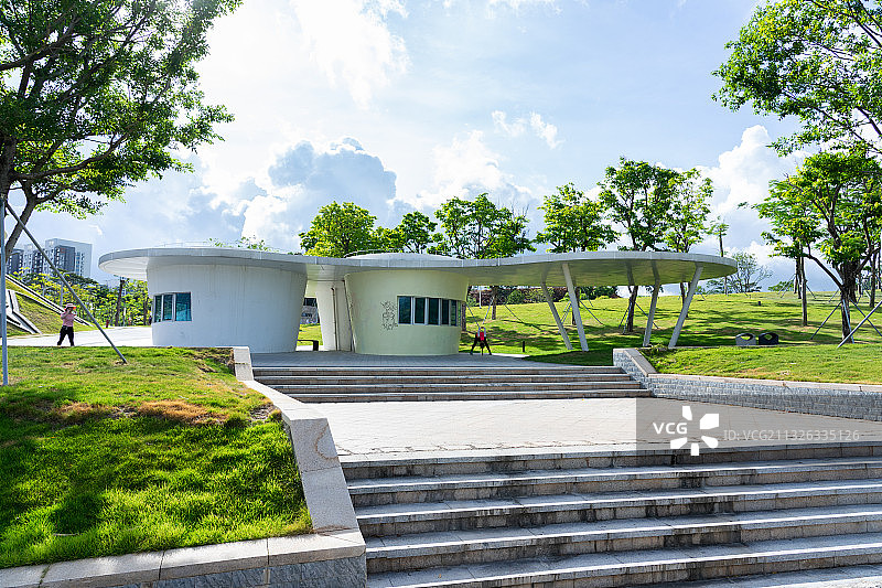 白石龙音乐主题公园白色亭廊构筑物图片素材