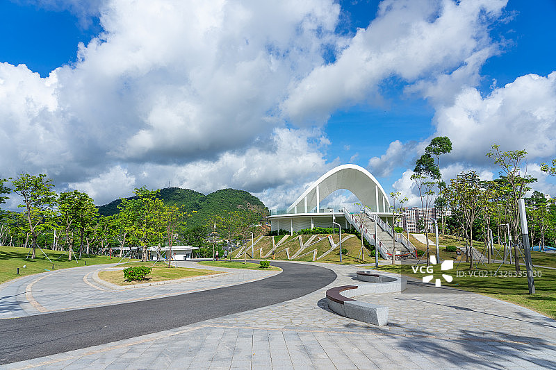 白石龙音乐主题公园白色亭廊构筑物图片素材