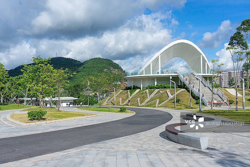 白石龙音乐主题公园白色亭廊构筑物图片素材