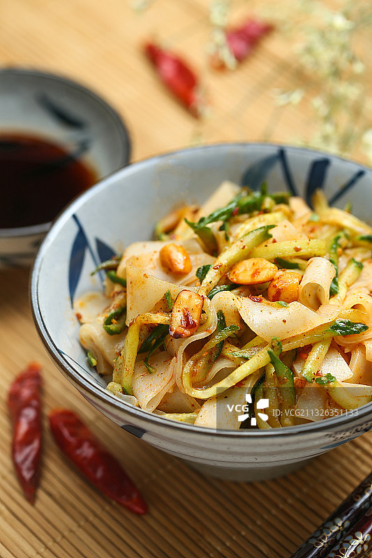 陕西麻汁凉皮图片素材