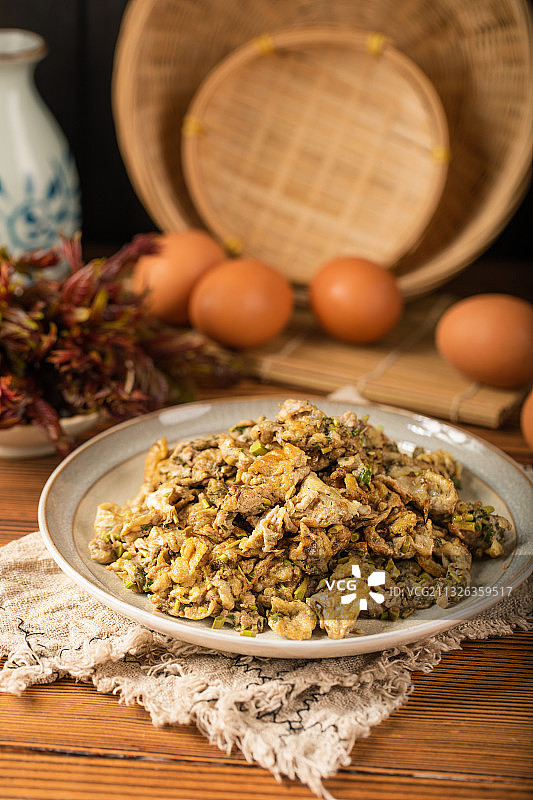 春季特色美食菜肴一盘香椿炒鸡蛋图片素材
