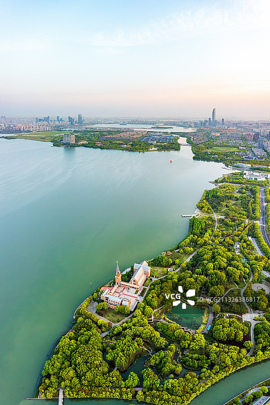 江苏苏州工业园区独墅湖景区风光，月亮湾晨景图片素材