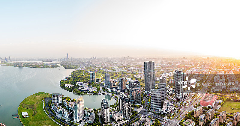 江苏苏州工业园区独墅湖景区风光，月亮湾晨景图片素材