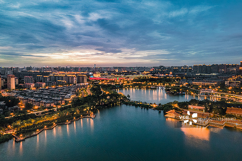 西安曲江南湖公园航拍图片素材