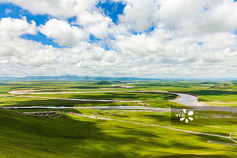 四川阿坝，若尔盖，唐克镇，黄河九曲第一湾，天气晴朗图片素材