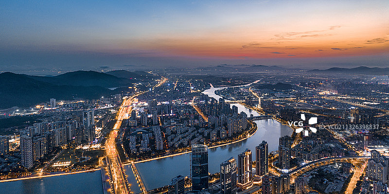 滔滔江水向东流——黄昏下的珠海前山河图片素材