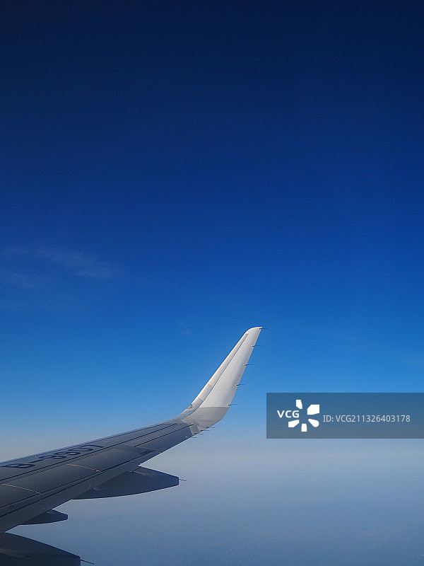天空中的机翼图片素材