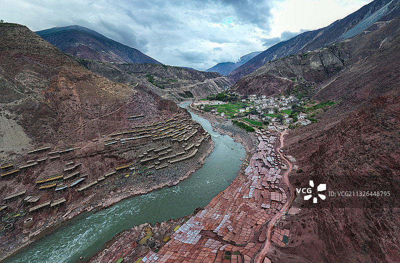 芒康千年盐井图片素材