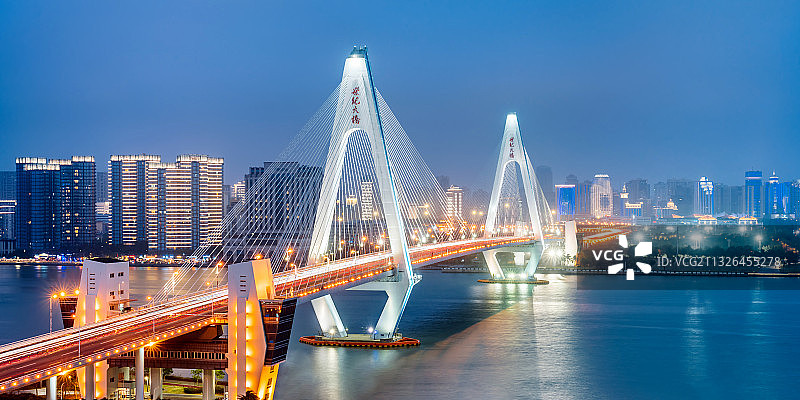中国海南海口海甸河世纪大桥高视角夜景图片素材