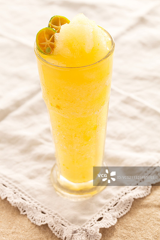 一杯夏日芒果冰图片素材