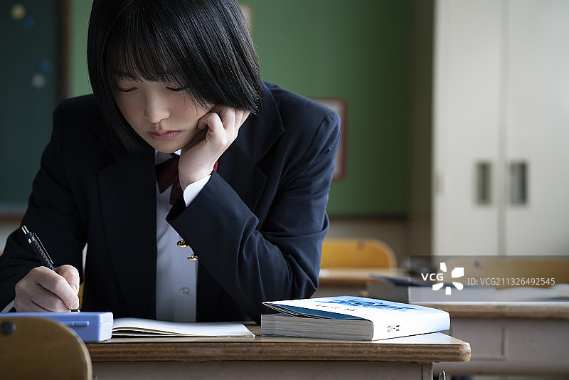 学生们在教室里学习图片素材