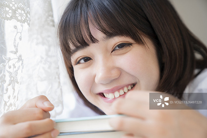 书籍和女学生图片素材