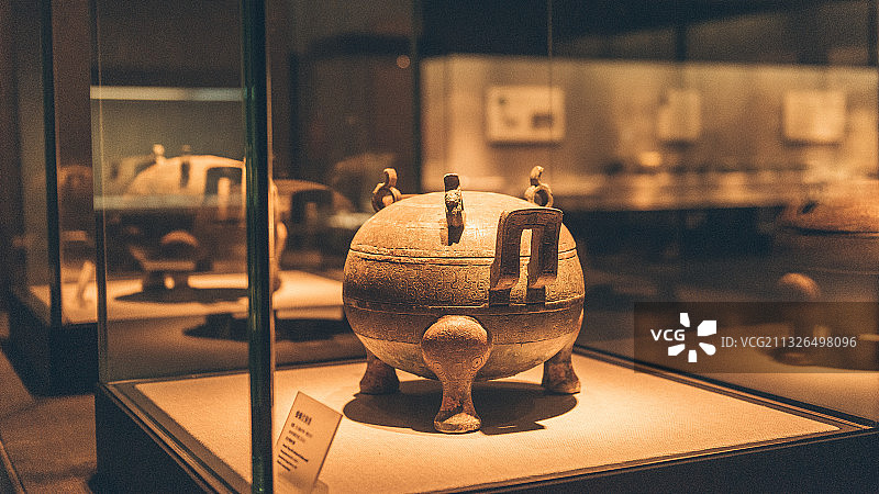 博物馆古董文物铜器图片素材