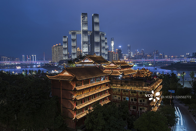 夜色中隔江相望的古刹南滨路千佛寺与朝天门莱福仕图片素材