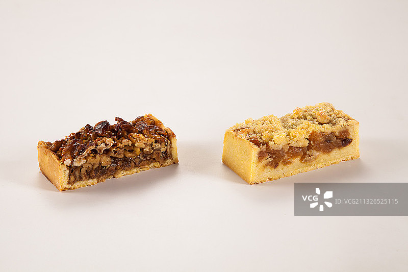 一个甜品水果慕斯小蛋糕图片素材