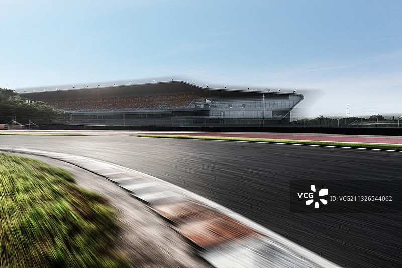 空旷的赛车场赛车道，汽车广告背景图图片素材