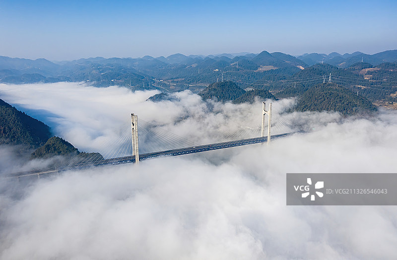 云海上的贡水河大桥图片素材