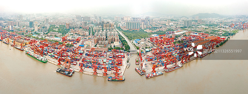 中国广东省广州市黄埔区黄埔港图片素材