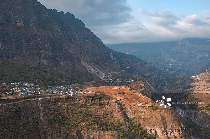 四川省大凉山彝族自治州昭觉县悬崖村图片素材