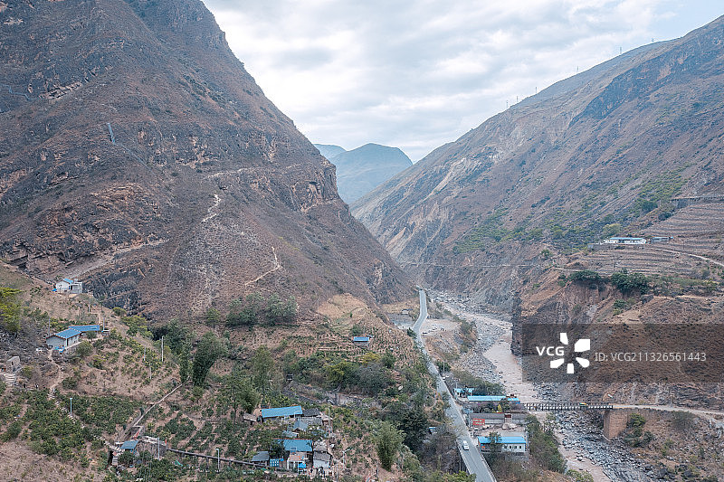 四川省大凉山彝族自治州昭觉县悬崖村图片素材