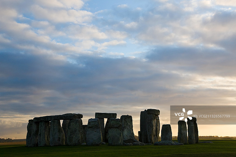 英国威尔特郡史前遗址巨石阵的日落图片素材