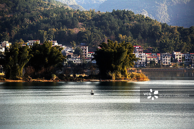 乡村新貌——广西东兰坡豪湖图片素材