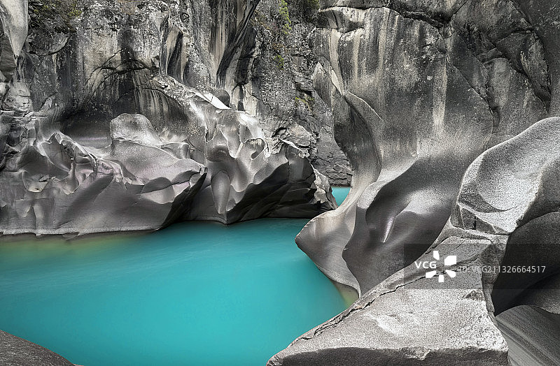 西藏丙察察察隅县的水磨岩图片素材