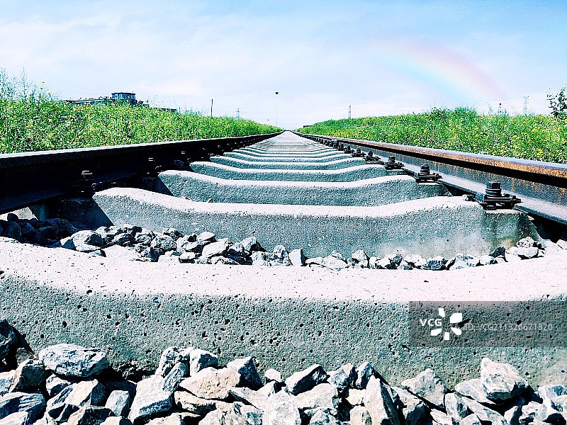 问路在何方，路就在脚下图片素材