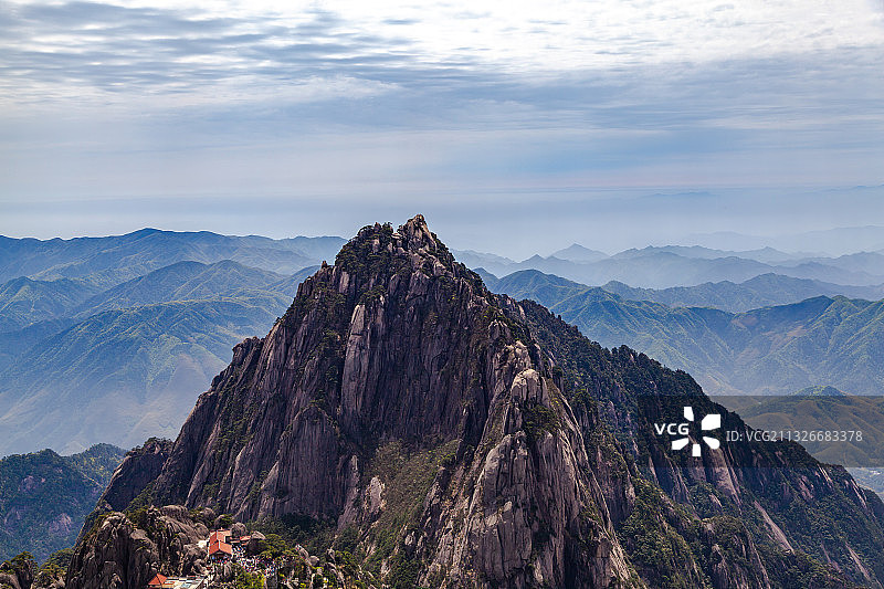 安徽省黄山市黄山风景区天都峰与玉屏楼图片素材