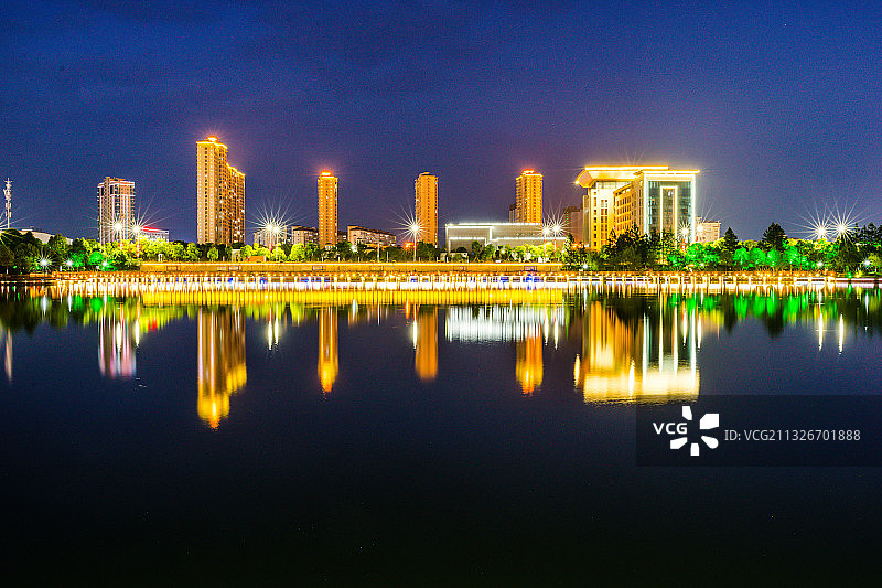 夜晚倒影图片素材