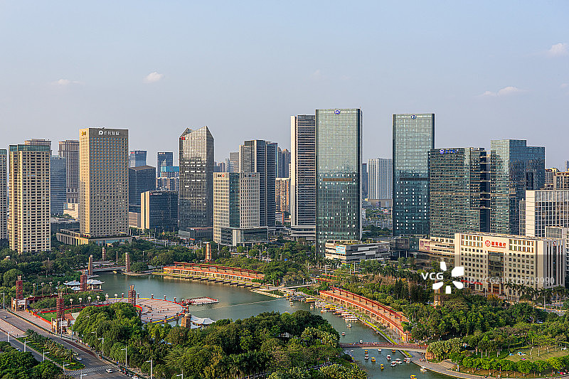 佛山南海千灯湖公园和金融高新区城市天际线图片素材