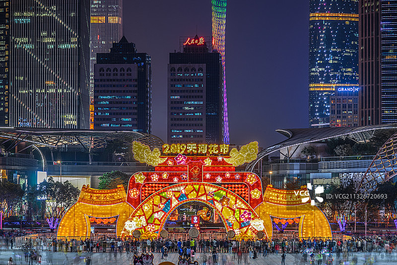 中国农历新年中的广州迎春花市夜景图片素材