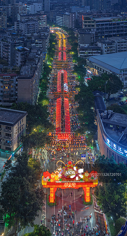 中国农历新年中的广州迎春花市夜景图片素材
