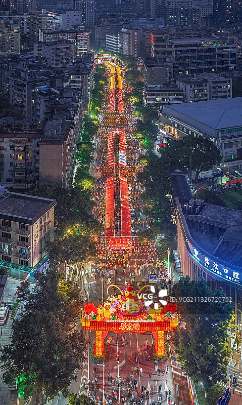中国农历新年中的广州迎春花市夜景图片素材