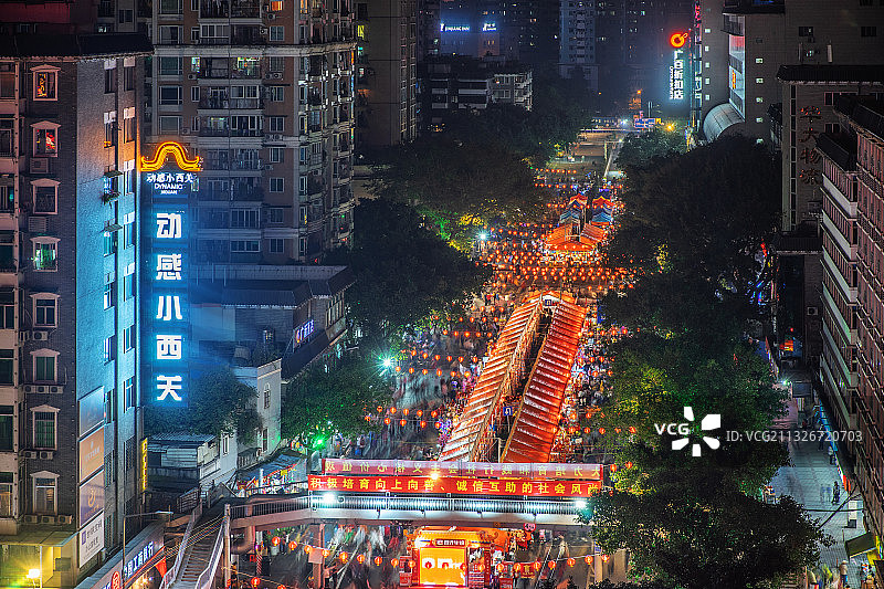 中国农历新年中的广州迎春花市夜景图片素材