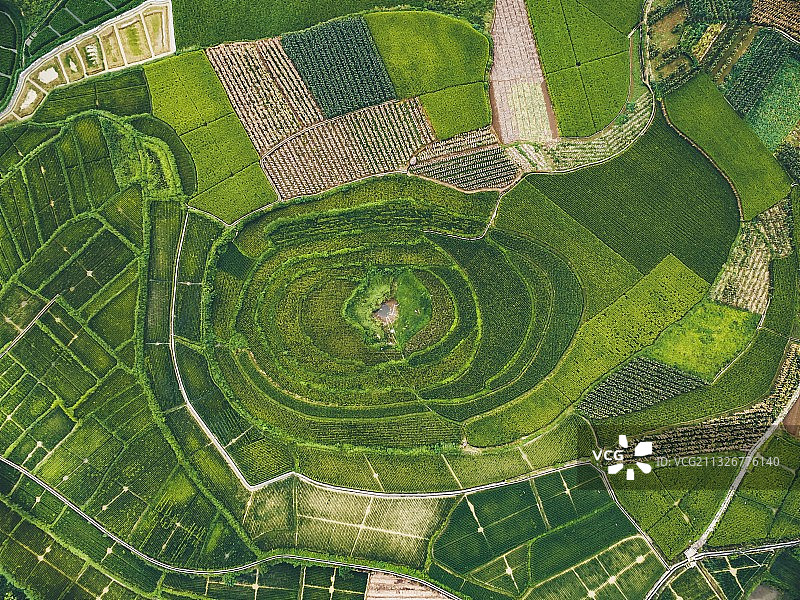 航拍贵州万峰林八卦田风光图片素材