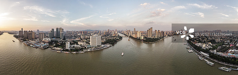 广州珠江两岸荔湾白鹅潭CBD城市天际线图片素材