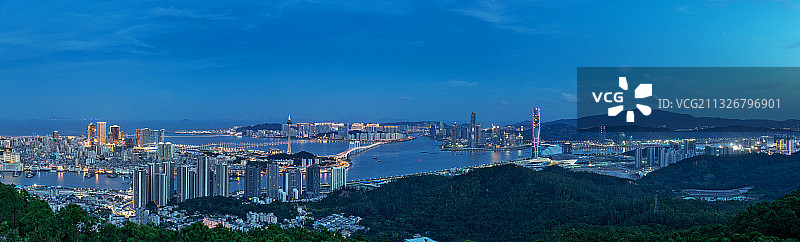 中国澳门城市风光天际线，珠海横琴金融岛夜景图片素材