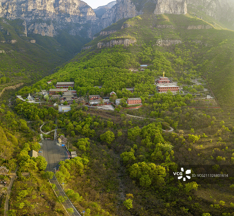 河南省焦作市修武县云台山景区万善寺春天航拍视角图片素材