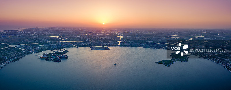临港新片区滴水湖北岛西岛南岛日落图片素材